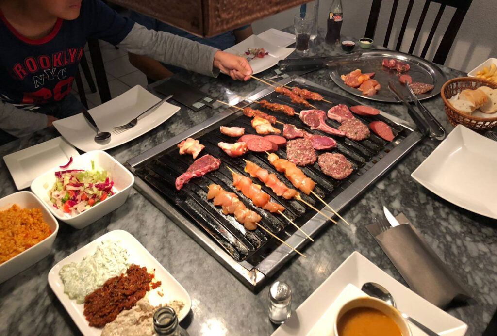 BBQ Salt en Pepper aan tafel